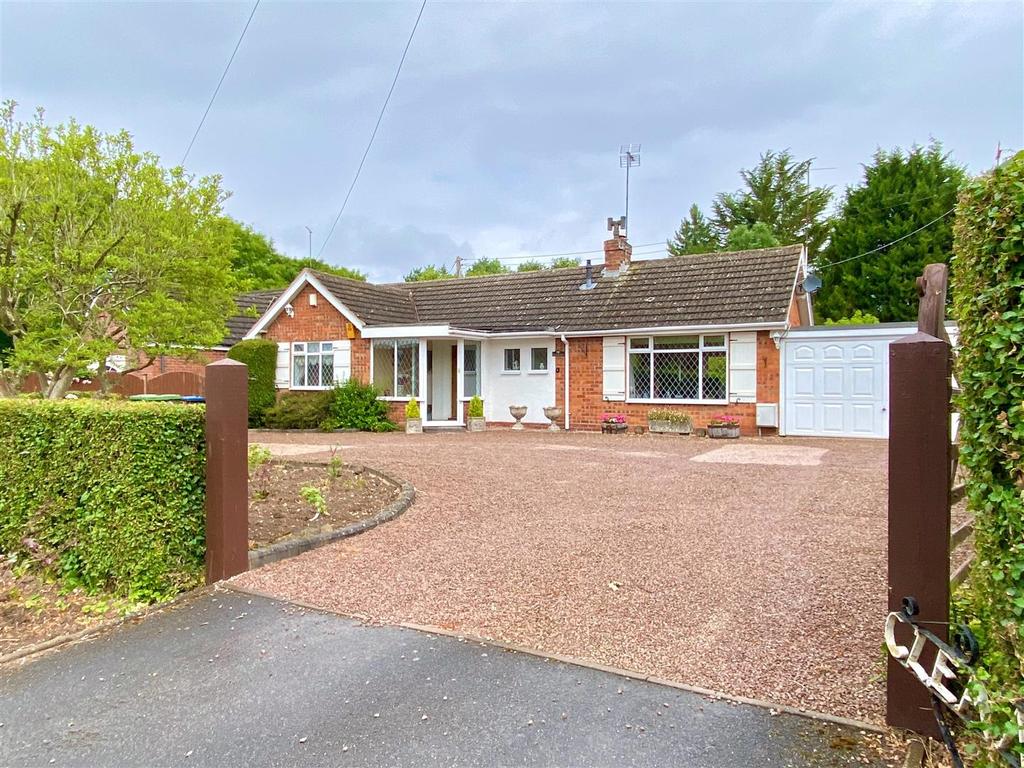 Haye Lane, Mappleborough Green, Studley 2 bed detached house £510,000