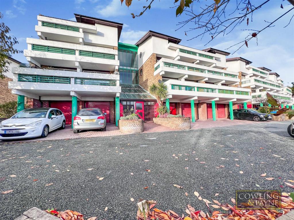 The Vale, Basildon 2 bed apartment £239,500