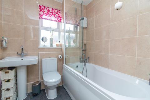 60 Clover Fields, Calverton, Nottingham, NG14 6PN