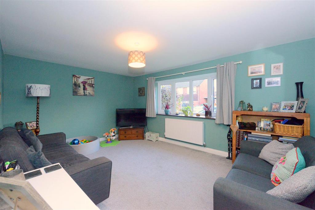 Whitecroft Road, Reabrook, Shrewsbury 3 bed semidetached house £259,995