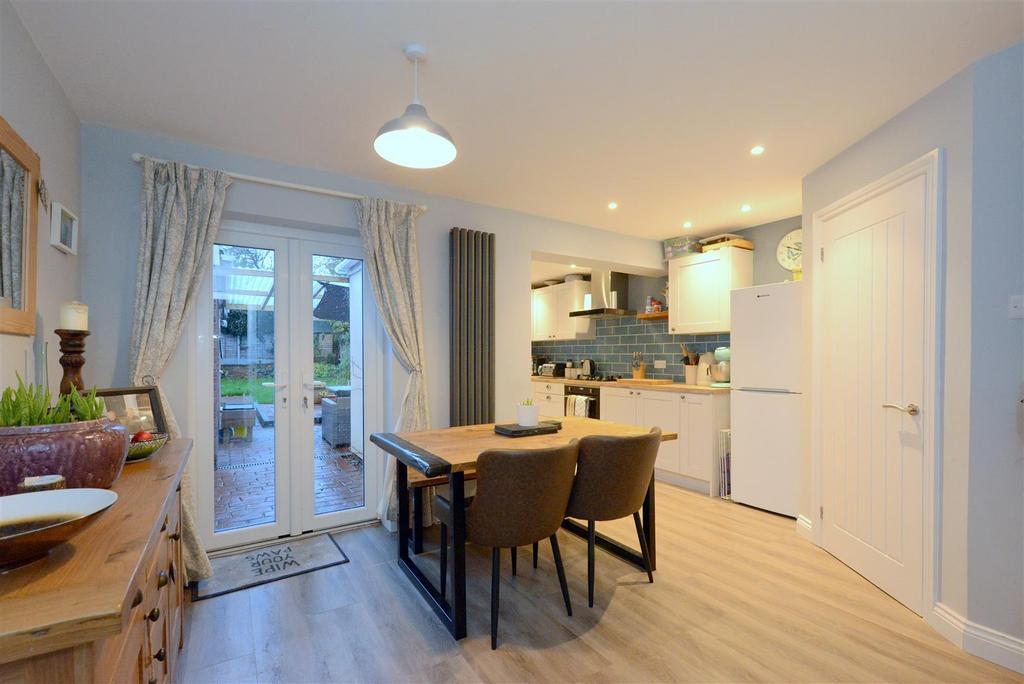 Whitecroft Road, Reabrook, Shrewsbury 3 bed semidetached house £259,995