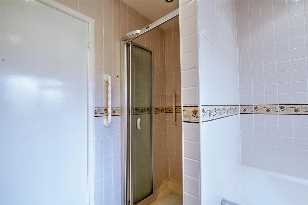 Bathroom (2).jpg