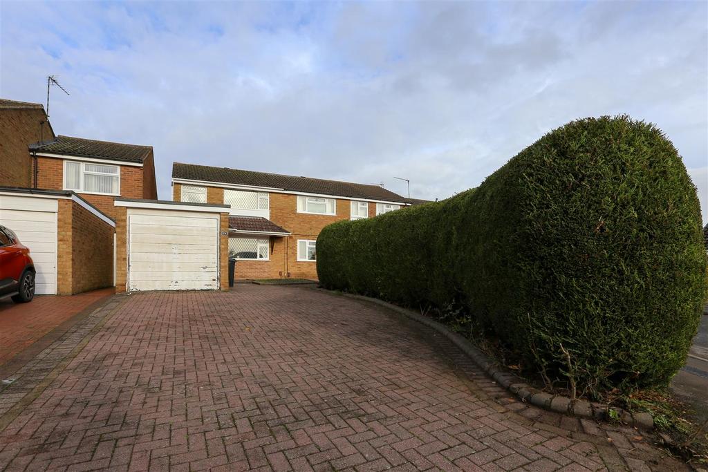 New Forest Close, Wigston 3 bed semidetached house £900 pcm (£208 pw)