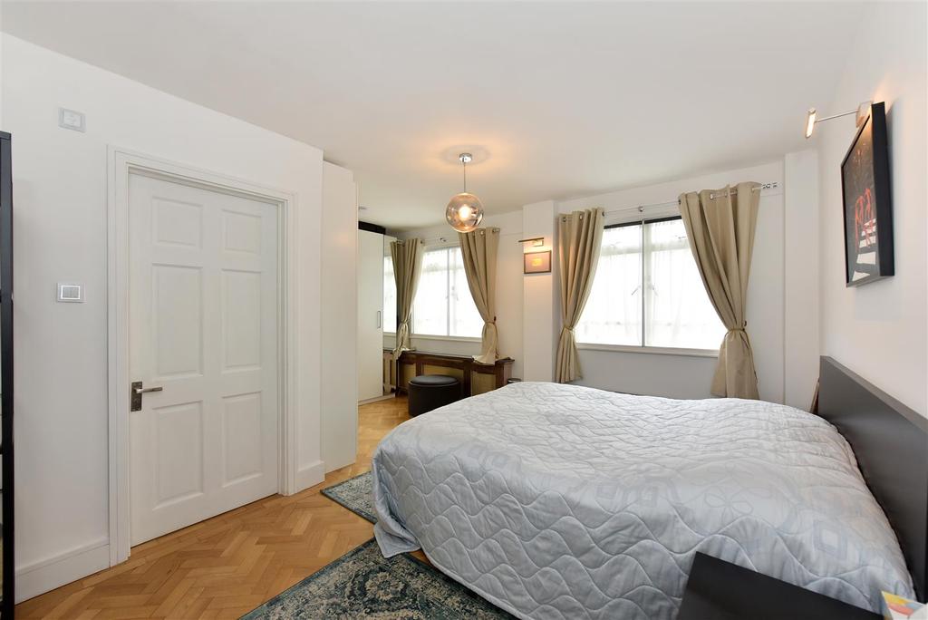4 Brymon Court (12).JPG