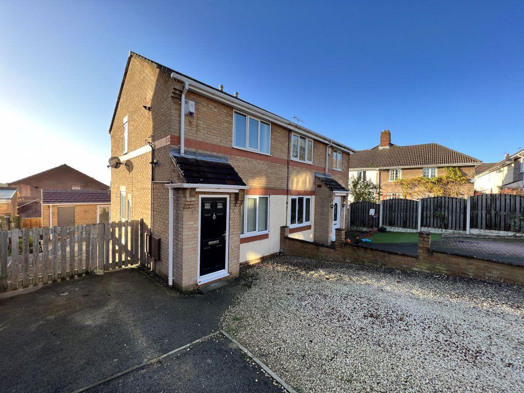 Richmond Road, Upton, WF9 2 bed semidetached house £700 pcm (£162 pw)