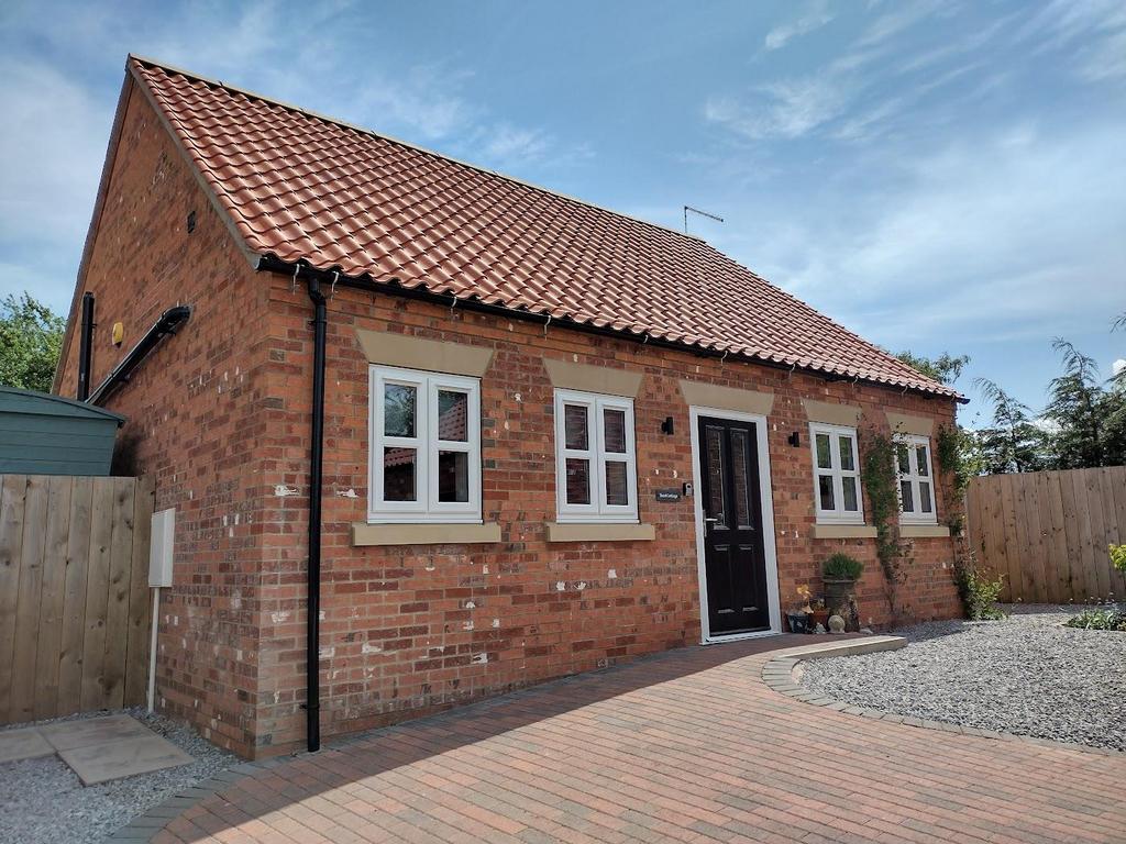 Meadow Rise, Aldbrough, Hull 4 bed detached bungalow for sale £225,000