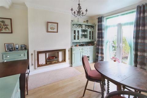 3 bedroom semi-detached house for sale - Benomley Crescent, Almondbury, Huddersfield, HD5 8LT