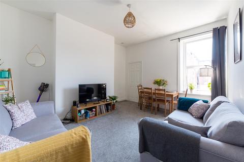 2 bedroom flat to rent - £823pcm Simonside Terrace, Heaton