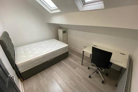 6 bedroom detached house to rent - Harold Terrace, Hyde Park, Leeds, LS6 1LD