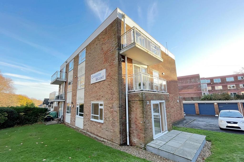 Southbourne 2 bed flat for sale £235,000
