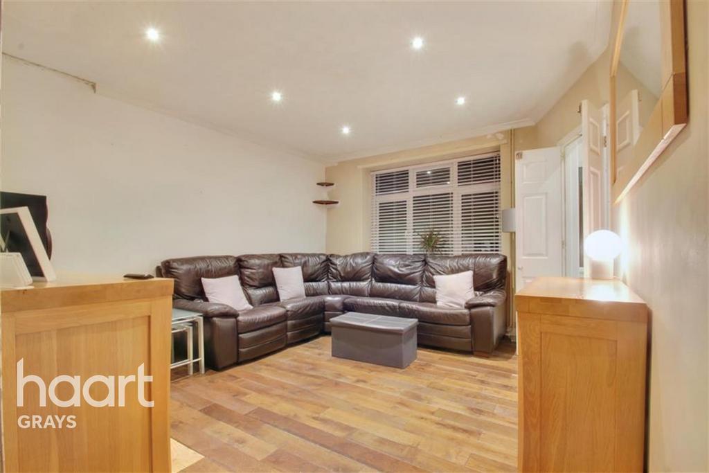 Romford Road, Aveley 2 bed terraced house to rent £1,450 pcm (£335 pw)