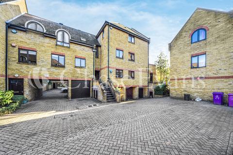 2 bedroom semi-detached house to rent - Welland Mews, Wapping, E1W