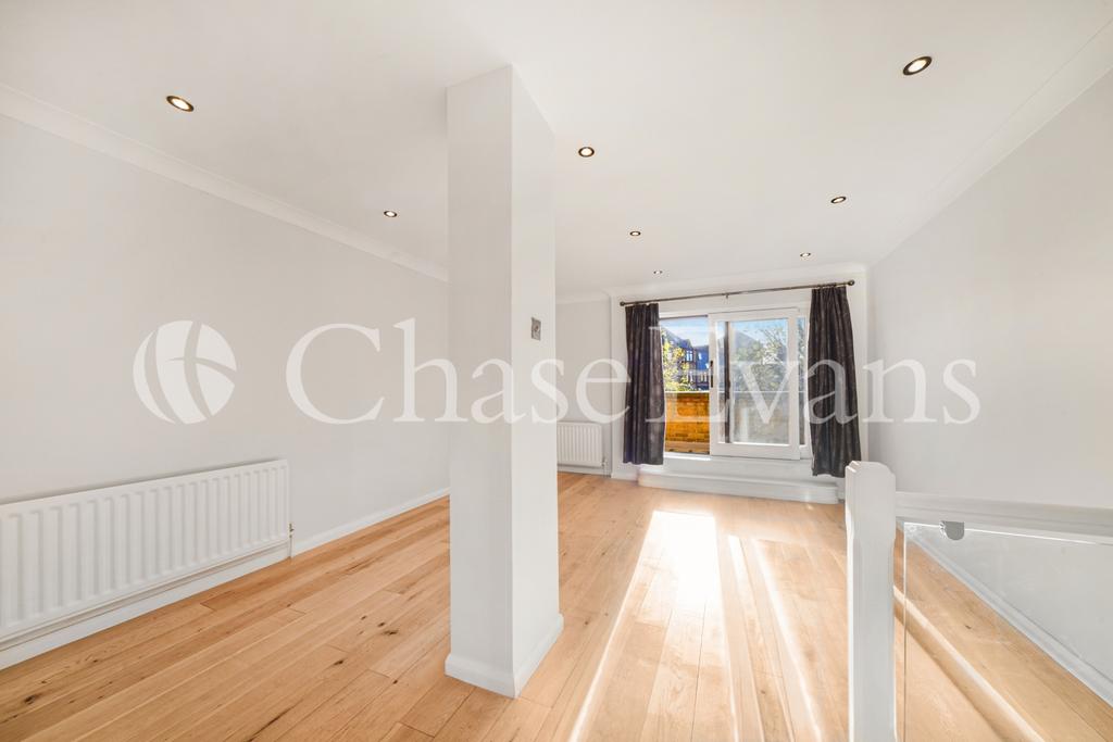 Welland Mews, Wapping, E1W 2 bed semidetached house to rent £2,999