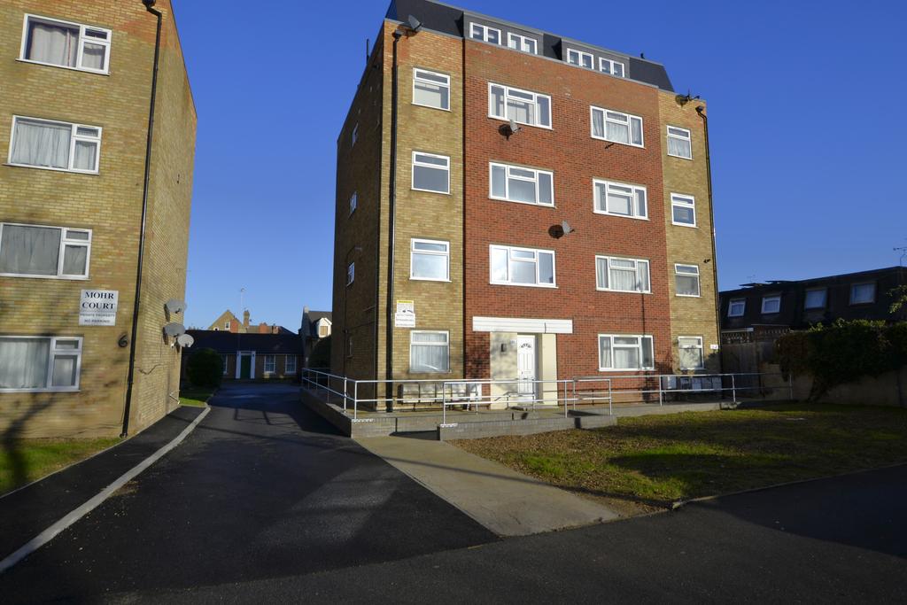Nightingale Road, London N22 1 bed flat £1,450 pcm (£335 pw)