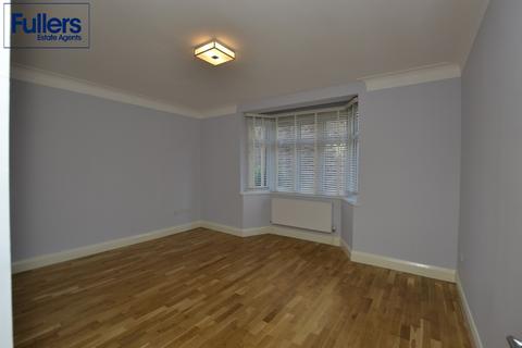 2 bedroom flat to rent - Chase Road, London N14