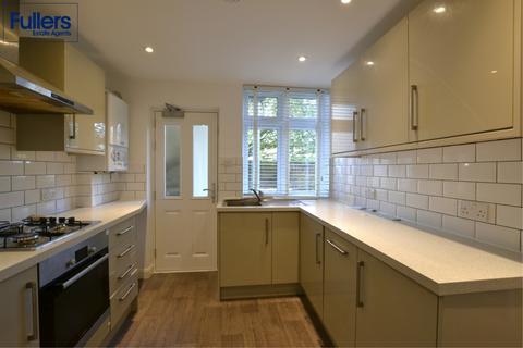2 bedroom flat to rent - Chase Road, London N14