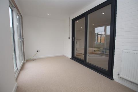 3 bedroom detached house for sale - Constable Avenue, Clacton-on-Sea