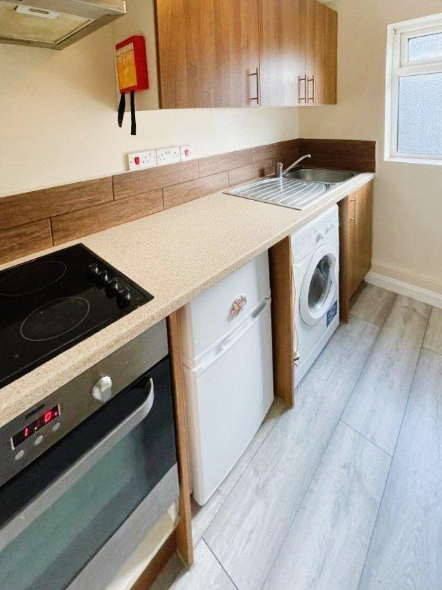 2, 2 Curtis Street, Swindon, Wilts... Studio £600 pcm (£138 pw)