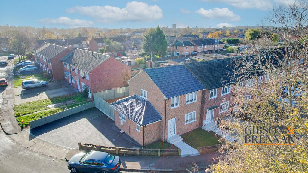 Witchards, Basildon, SS16 3 bed end of terrace house £425,000