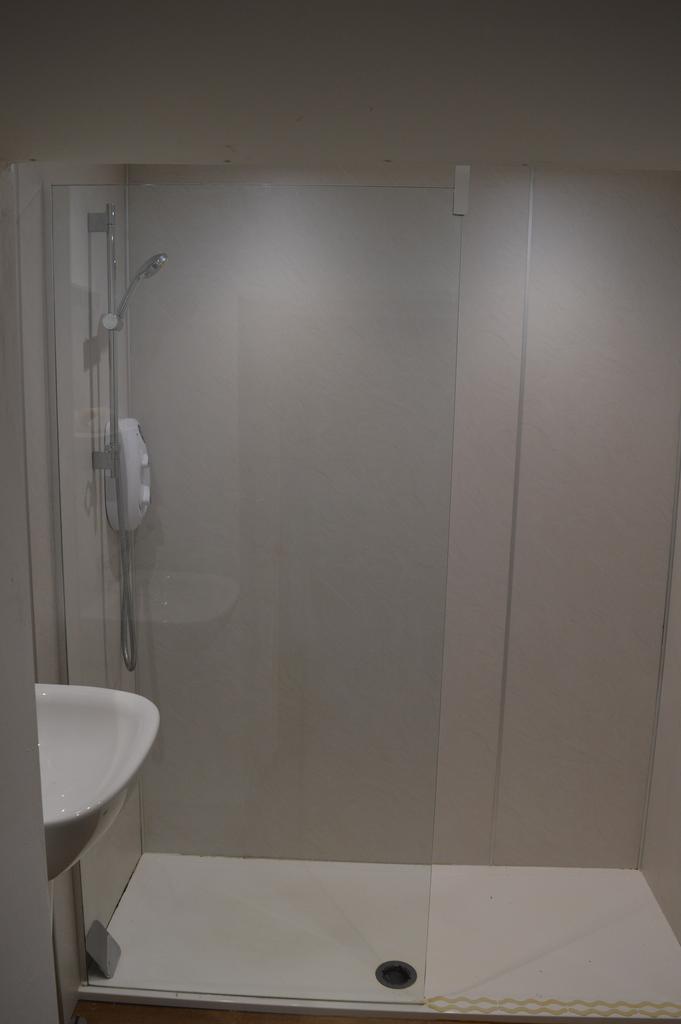 Shower and wc off lounge 2