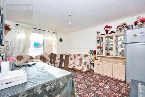 2 bedroom maisonette for sale, Fern Street, Bow, Mile End, Devons Road, London, E3
