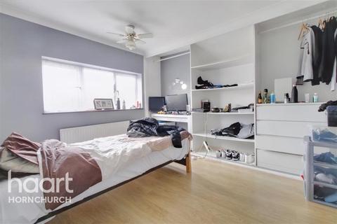 4 bedroom semi-detached house to rent - Kelburn Way, RM13