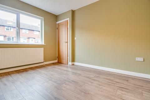 3 bedroom terraced house for sale - Royds Drive, New Mill