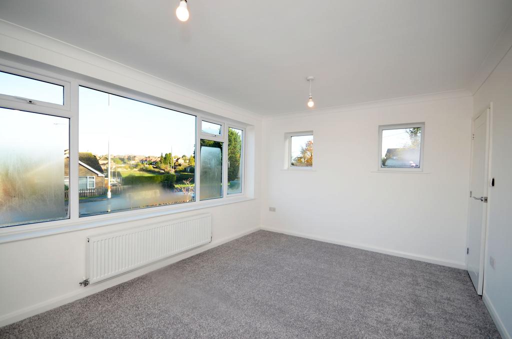 London Road, Raunds 3 bed detached bungalow £375,000