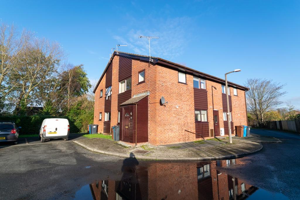 Badgers Walk East, Lytham St Annes, FY8 1 bed apartment £460 pcm (£