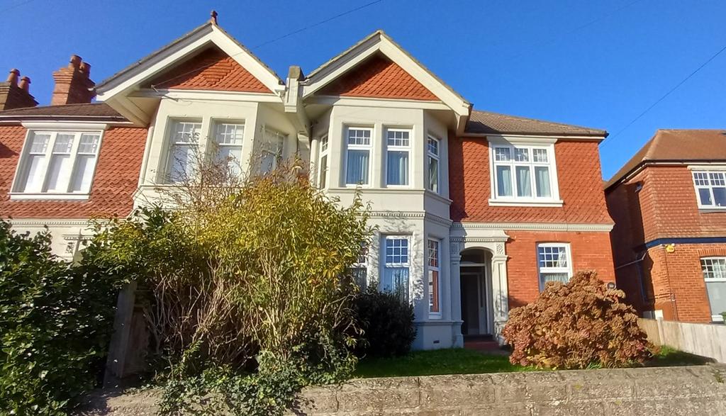 Dorset Road, BexhillonSea, TN40 2 bed apartment £1,000 pcm (£231 pw)