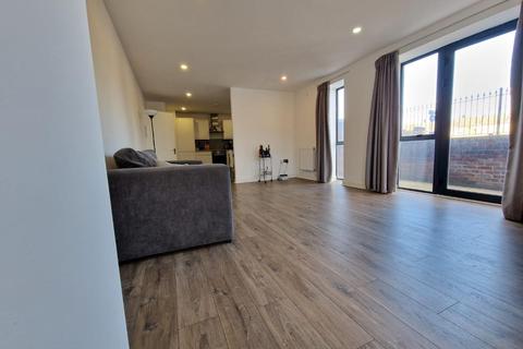 3 bedroom flat to rent - Butchers Road, E16 London
