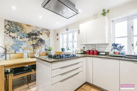 3 bedroom terraced house for sale - Highlands Avenue, Winchmore Hill, N21