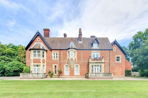 2 bedroom flat to rent - The Mansion, Whitney Wood, Stevenage