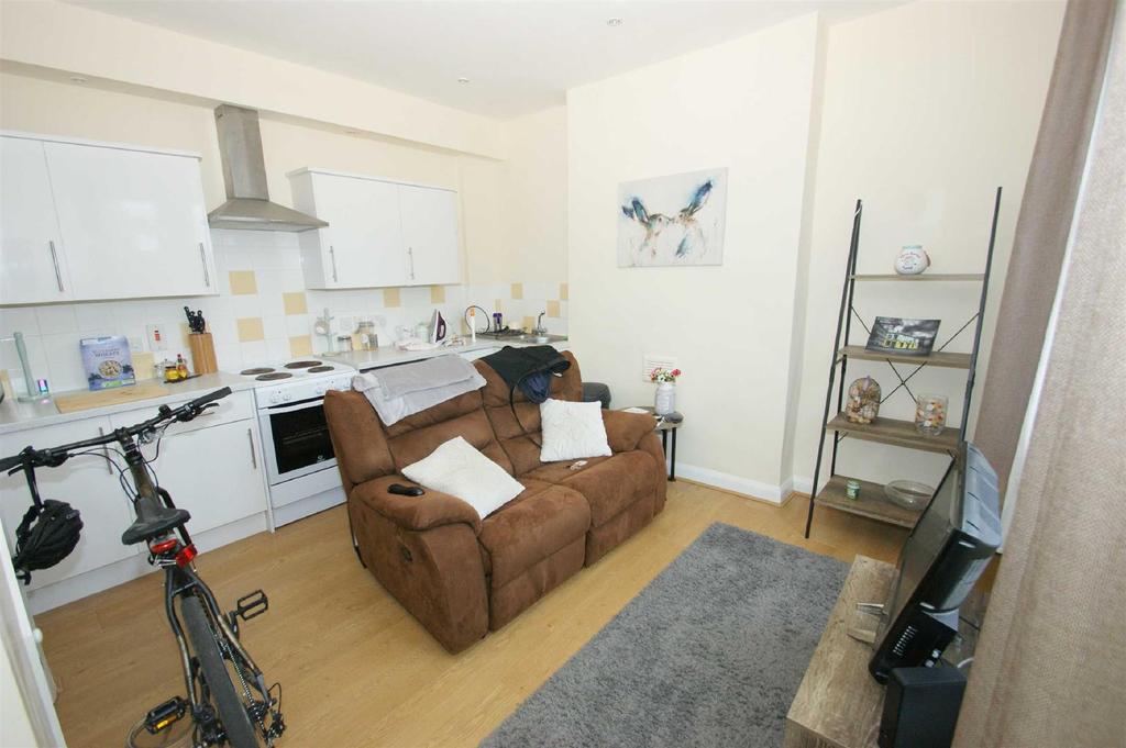 Holywell Lane, Shadwell, Leeds 1 bed terraced house £575 pcm (£133 pw)