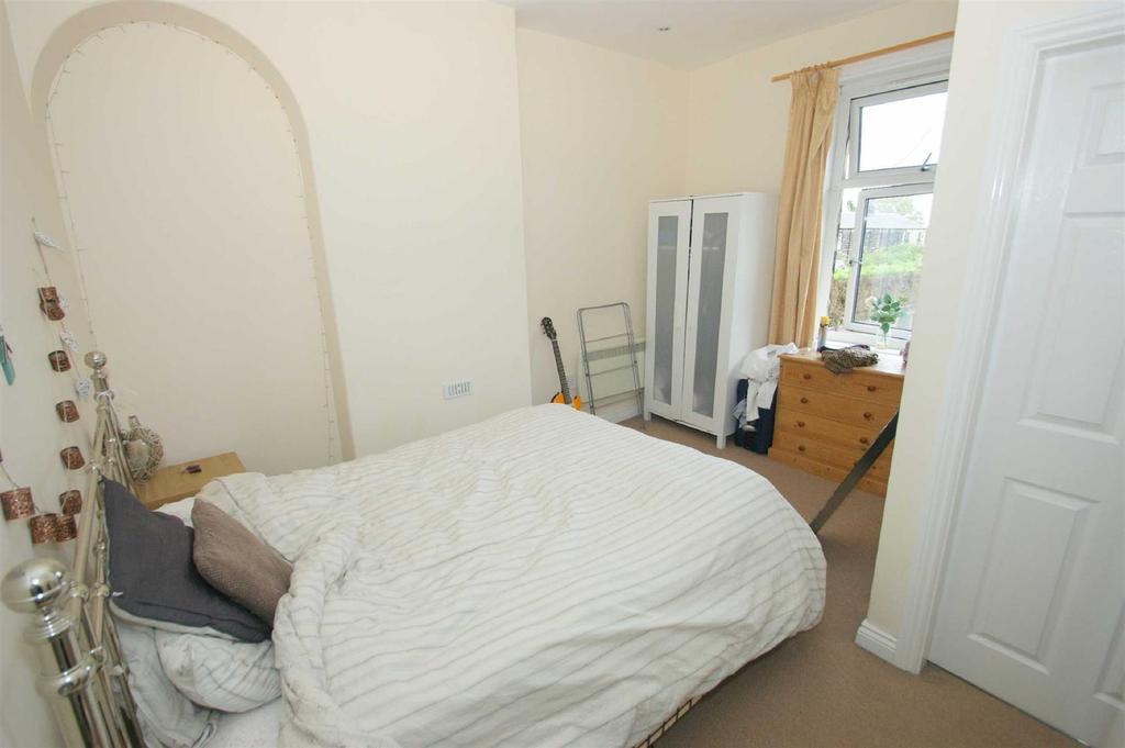 Holywell Lane, Shadwell, Leeds 1 bed terraced house £575 pcm (£133 pw)