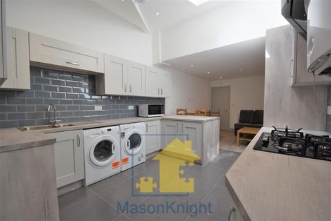 6 bedroom terraced house to rent - 2023/2024 ACADEMIC YEAR Newly Refurbished 6 Double Bedroom all En-suite, Florence Building, Selly Oak, Free Ultrafast...