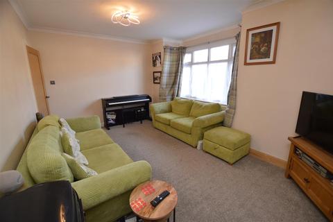 4 bedroom semi-detached house for sale - Ludlow Way, Croxley Green, Rickmansworth