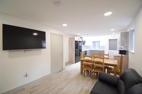 6 bedroom terraced house to rent - 2023/2024 ACADEMIC YEAR Newly Refurbished 6 Double Bedroom all En-suite, Tiverton Road, Selly Oak, Free Ultrafast...