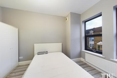House share to rent - Beaconsfield Road, London, NW10 2JG