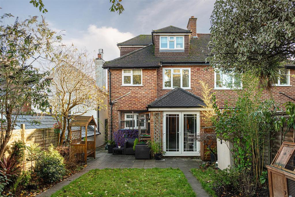 Howard Road, Reigate 4 bed semidetached house £795,000