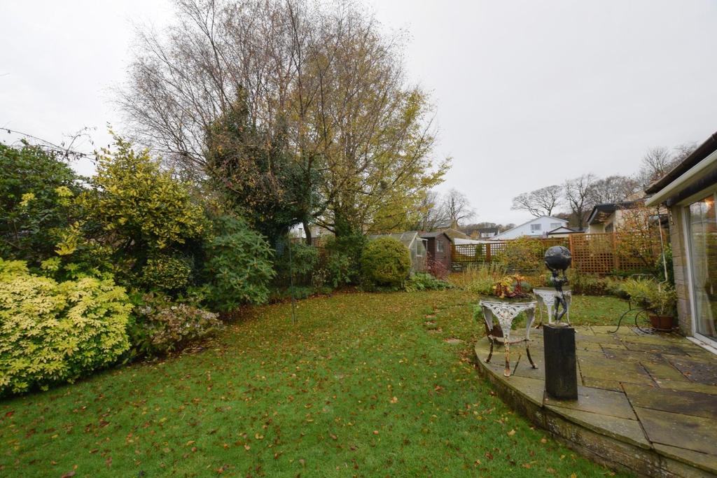 Cuckstool Lane, Fence, Burnley 3 bed detached bungalow £1,150 pcm (£