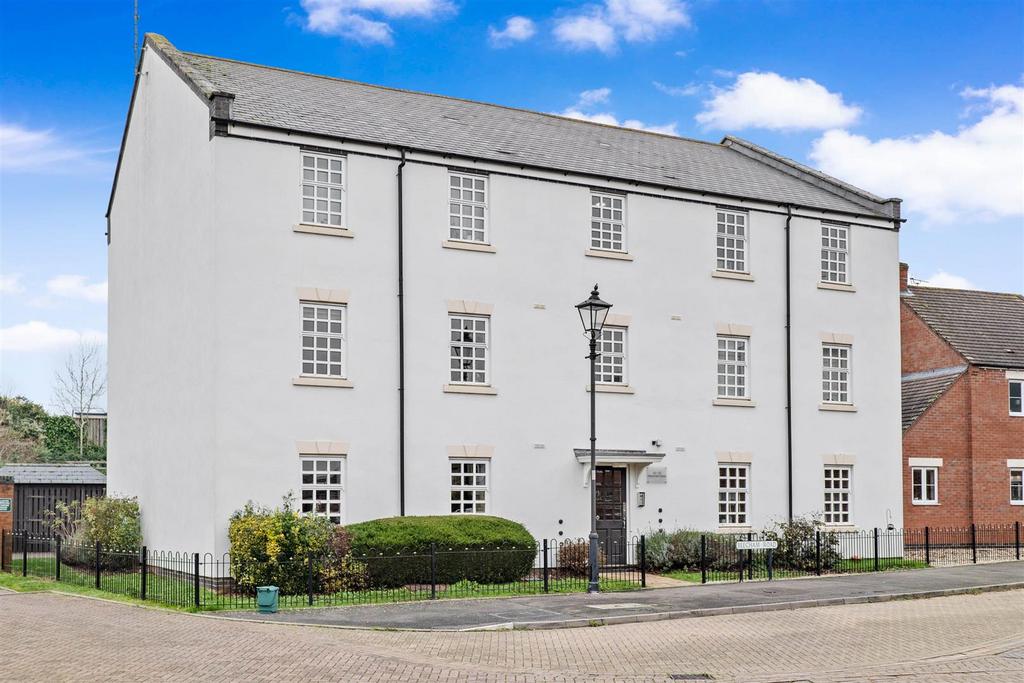 Beecham Road, ShipstonOnStour... 2 bed apartment £180,000