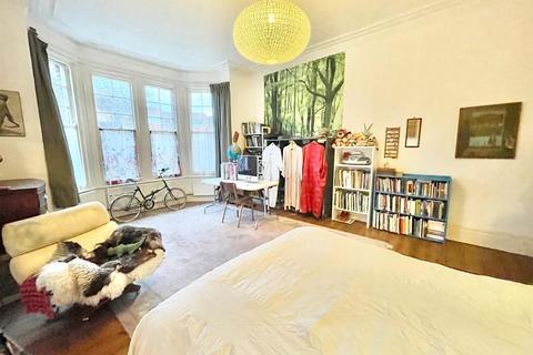 3 bedroom apartment for sale - Boscobel Road, St. Leonards-On-Sea