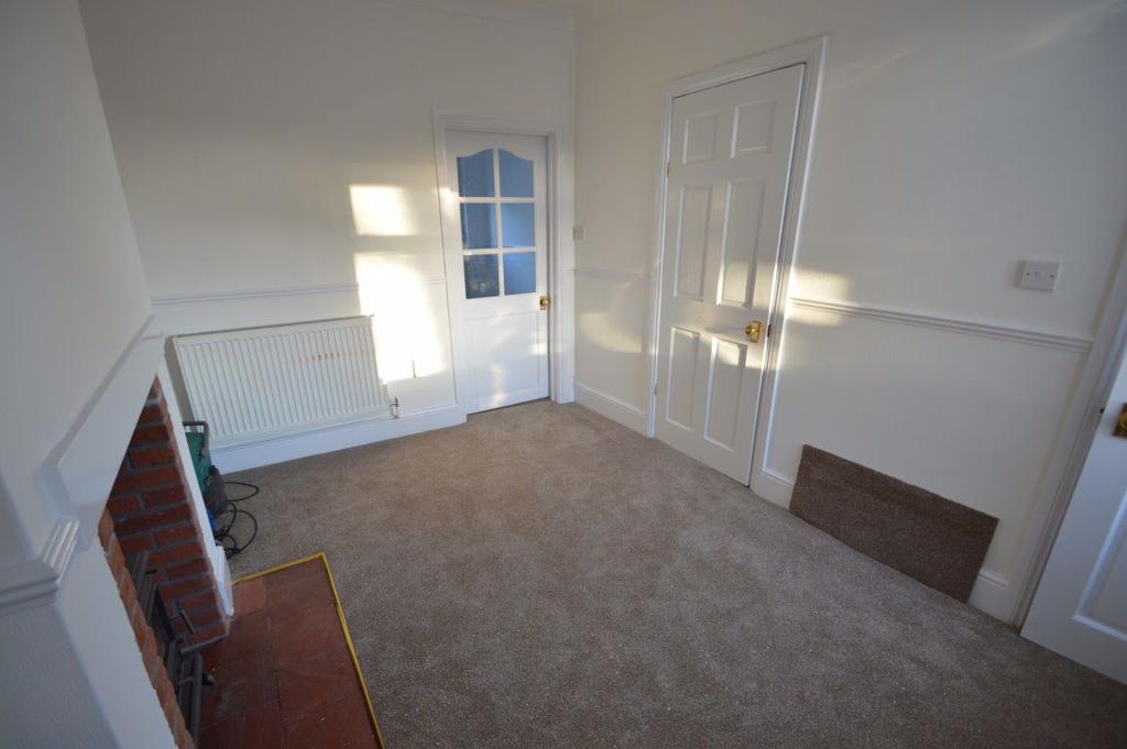King Street, Wollaston 2 bed terraced house £725 pcm (£167 pw)