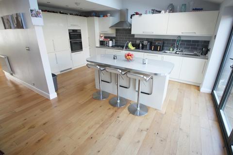 60 Bowcombe, Netley Abbey, Southampton, SO31 5GP