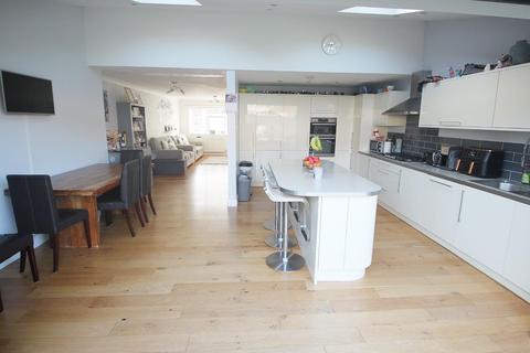 60 Bowcombe, Netley Abbey, Southampton, SO31 5GP