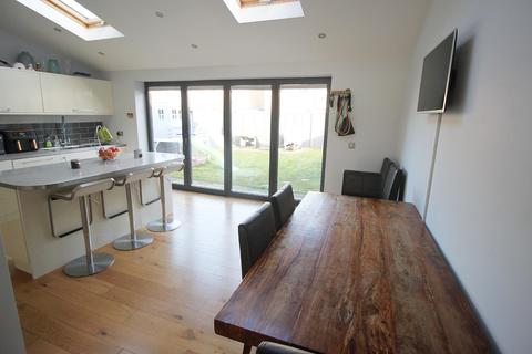 60 Bowcombe, Netley Abbey, Southampton, SO31 5GP