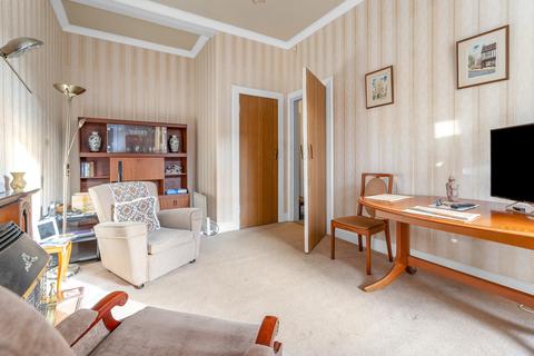 13 Ryehill Place, Edinburgh, EH6 8EP