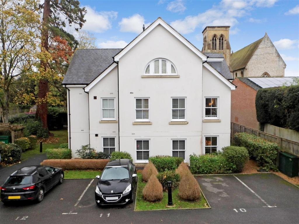 Reigate Hill, Reigate, Surrey 2 bed ground floor flat for sale £390,000