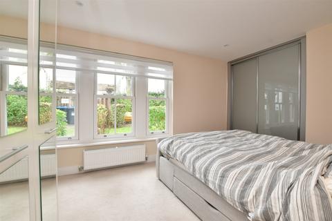 2 bedroom ground floor flat for sale - Reigate Hill, Reigate, Surrey